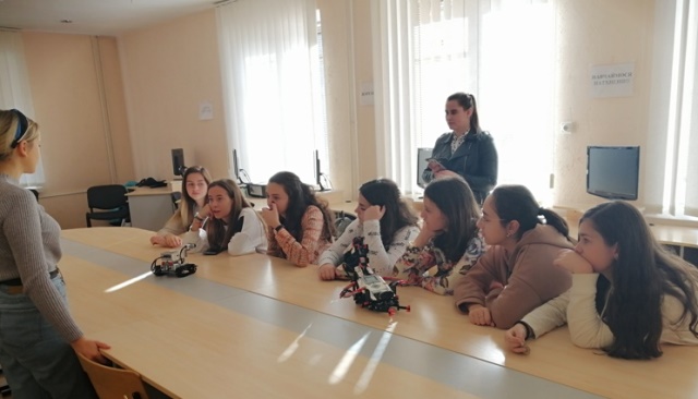 Знайомство з робототехнікою